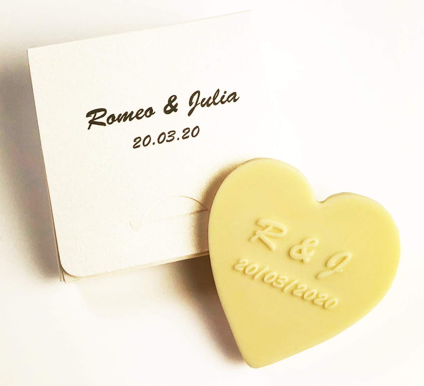 wedding_favors_white_chocs_heart_plain_box_lightgold